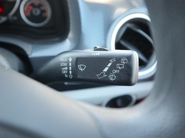 VolksWagen UP! 2018-12 12181-19