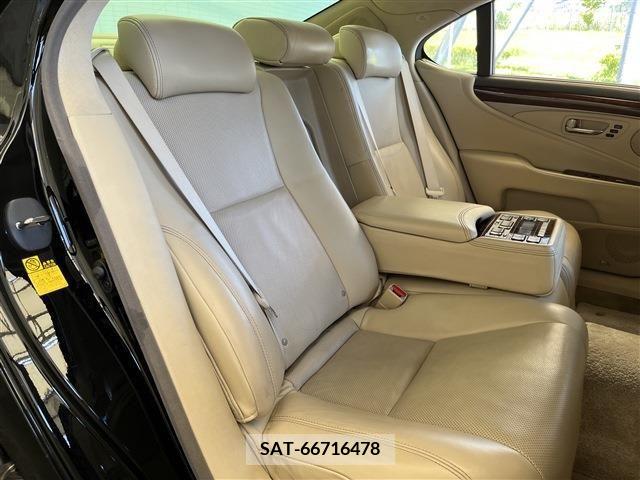 Lexus LS 2013-01 388238-10