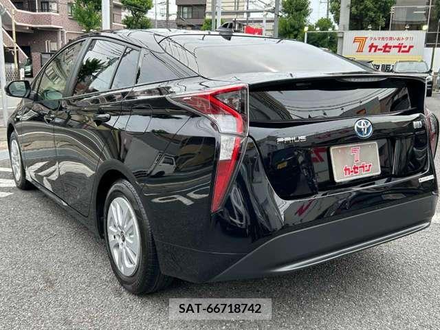 Toyota PRIUS 2017-07 322390-6