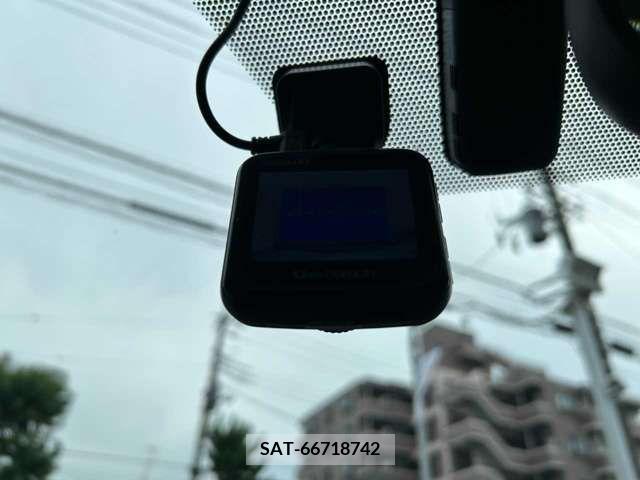 Toyota PRIUS 2017-07 322390-14