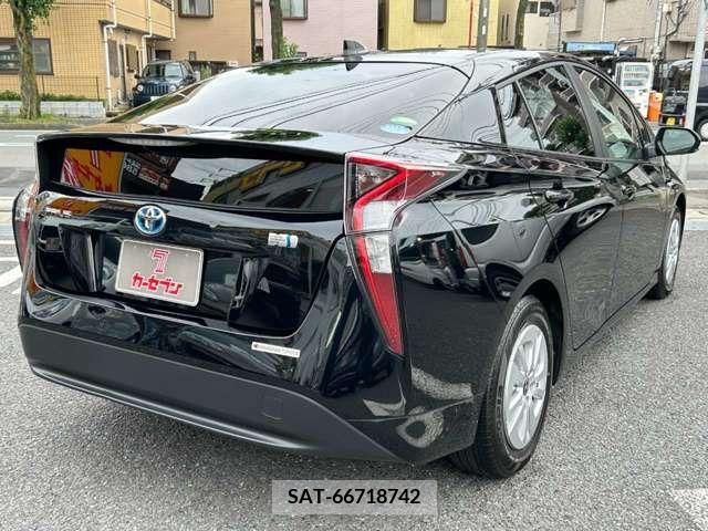 Toyota PRIUS 2017-07 322390-4