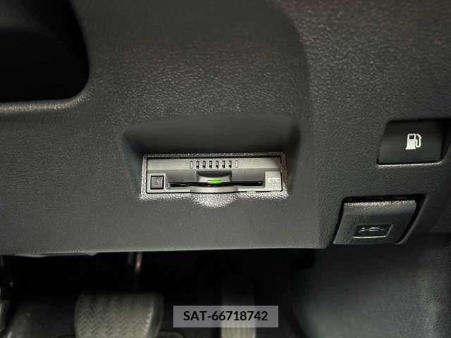 Toyota PRIUS 2017-07 322390-13