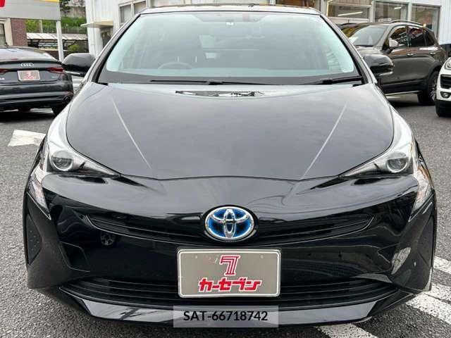 Toyota PRIUS 2017-07 322390-1