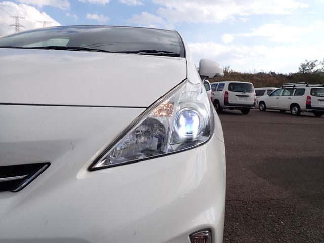 Toyota PRIUS ALPHA 2014-06 182483-4