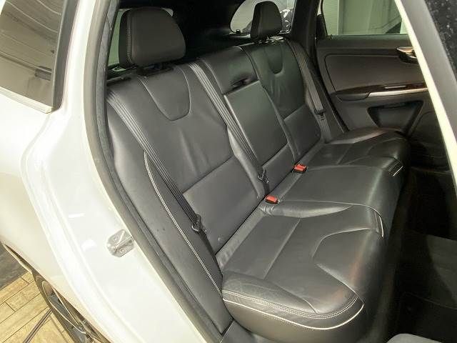Volvo XC60 2014-02 10867-9