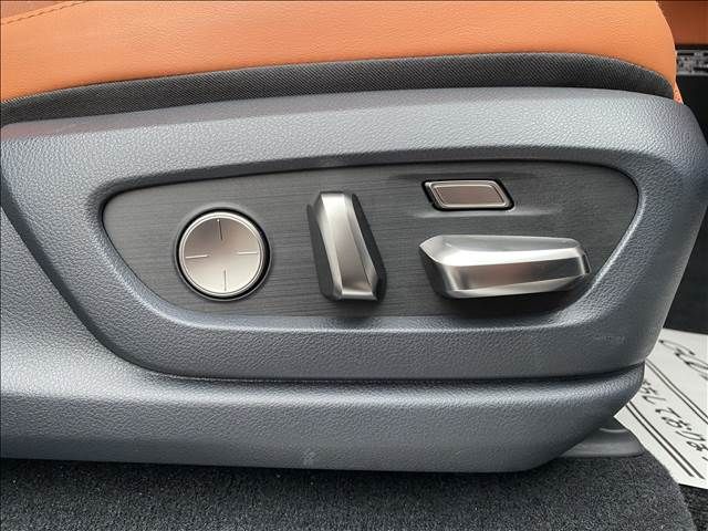 Lexus LX 2023-01 24084-5