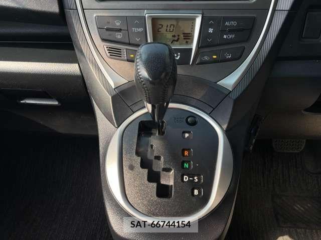 Toyota RACTIS 2013-03 202869-15
