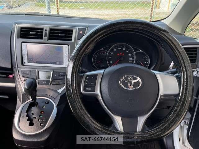 Toyota RACTIS 2013-03 202869-1
