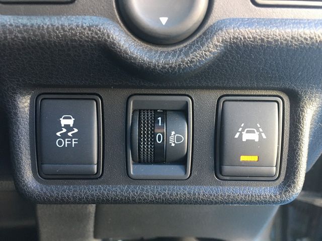 Nissan NOTE 2017-02 18267-18