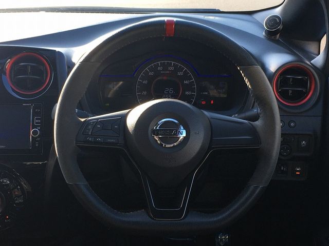 Nissan NOTE 2017-02 18267-9