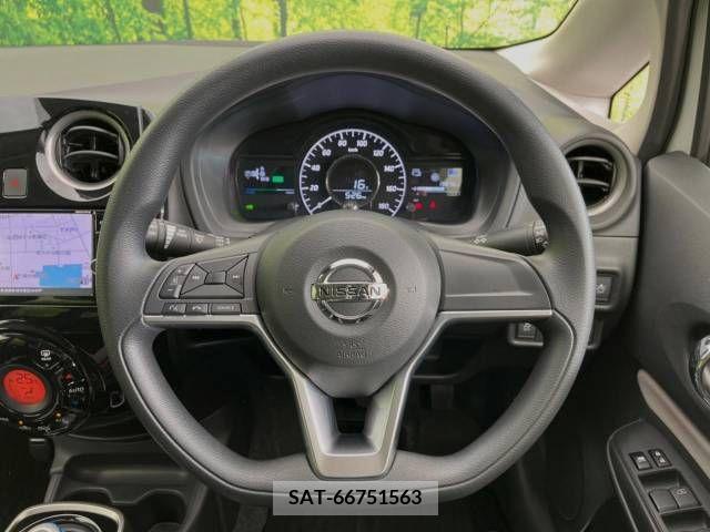 Nissan NOTE 2018-02 279874-8