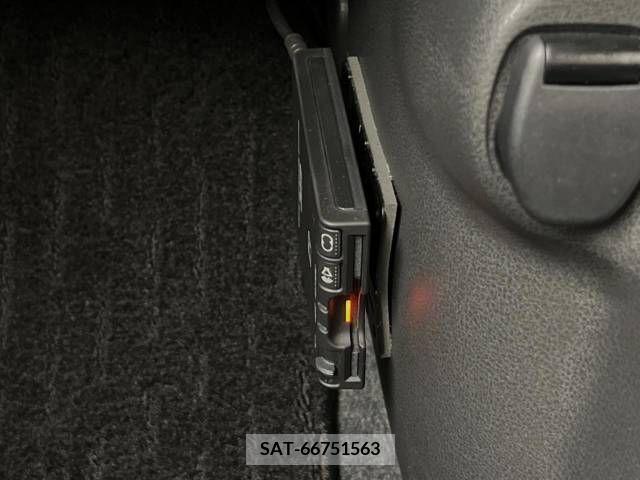 Nissan NOTE 2018-02 279874-5