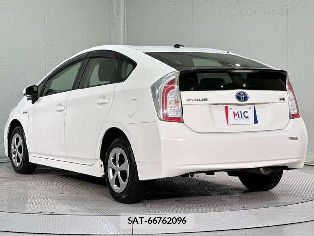 Toyota PRIUS 2014-01 322146-10
