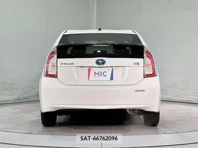 Toyota PRIUS 2014-01 322146-9