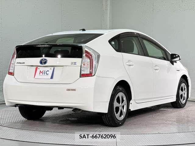 Toyota PRIUS 2014-01 322146-8
