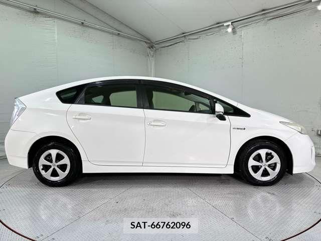 Toyota PRIUS 2014-01 322146-7