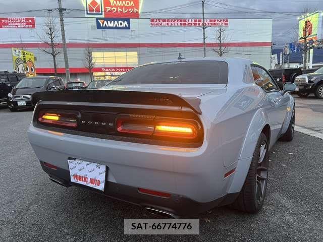 Dodge CHALLENGER 2022-06 205295-11