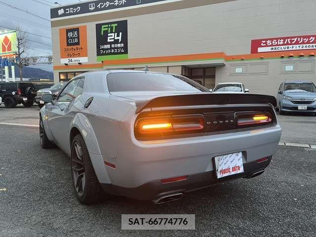 Dodge CHALLENGER 2022-06 205295-9