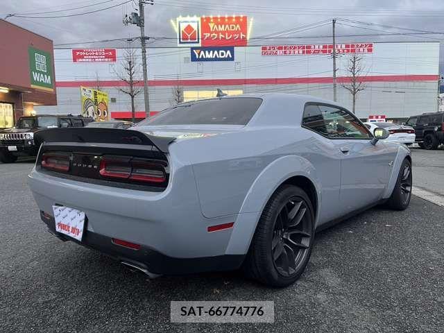 Dodge CHALLENGER 2022-06 205295-3