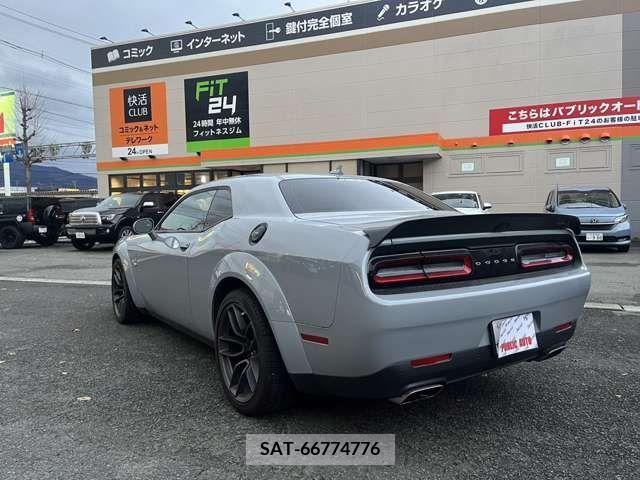 Dodge CHALLENGER 2022-06 205295-2
