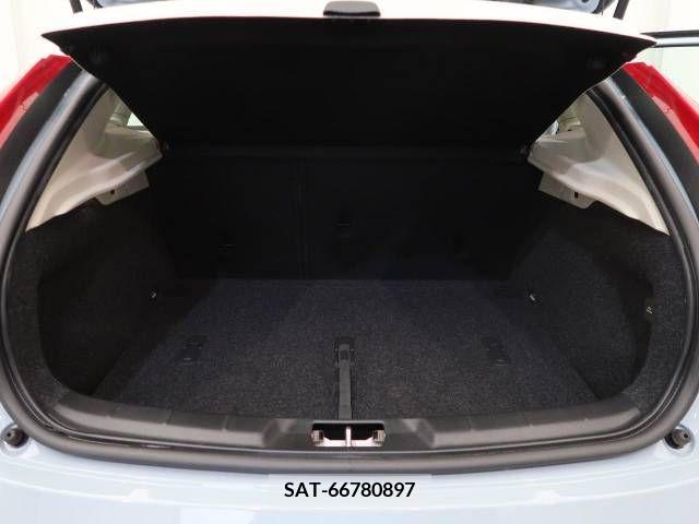 Volvo V40 2017-07 353025-12