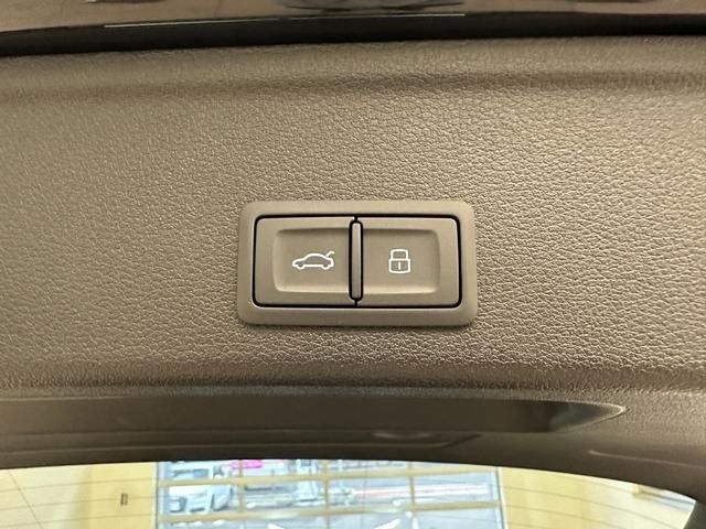 Audi A4 2021-04 18894-18