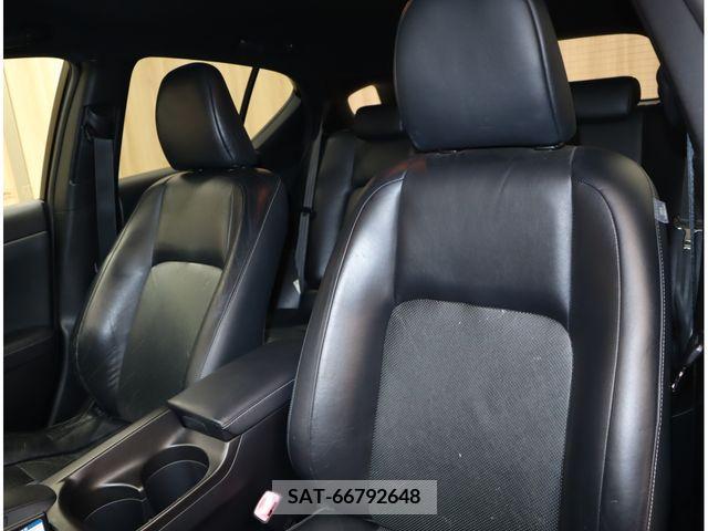 Lexus CT 2011-03 387622-23