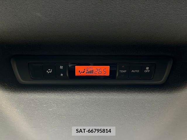 Toyota VOXY 2019-06 221295-9