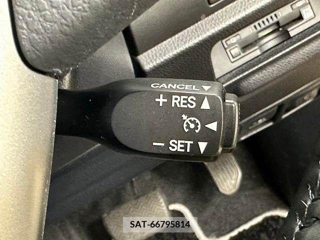 Toyota VOXY 2019-06 221295-10