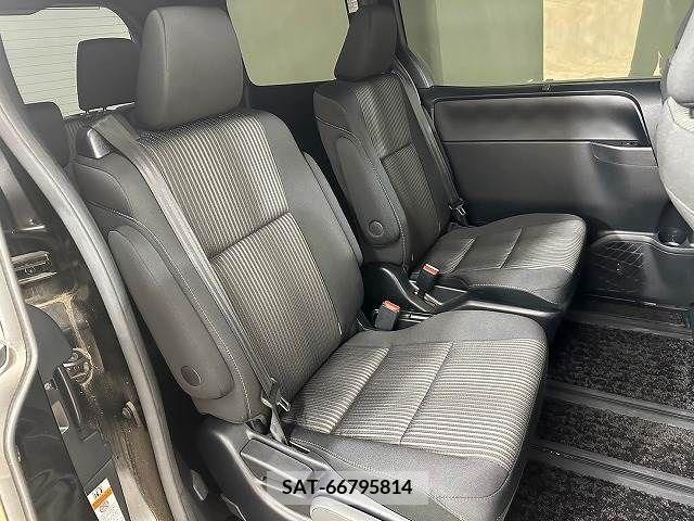Toyota VOXY 2019-06 221295-5