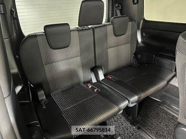 Toyota VOXY 2019-06 221295-6