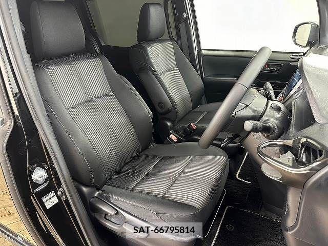 Toyota VOXY 2019-06 221295-4