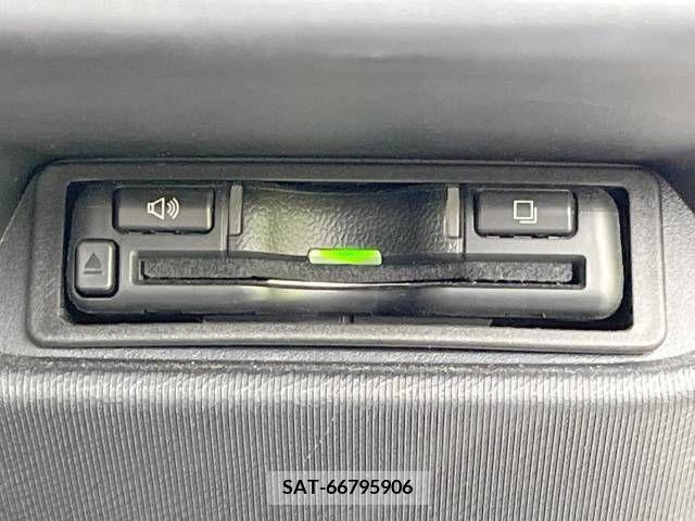 Toyota AQUA 2019-06 339583-7