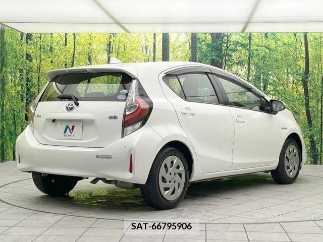 Toyota AQUA 2019-06 339583-17