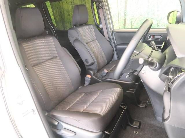 Toyota VOXY 2018-02 13485-9