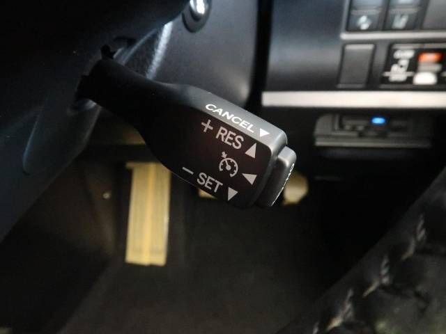 Toyota VOXY 2018-02 13485-8