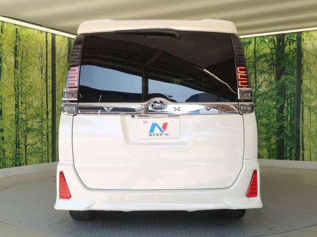 Toyota VOXY 2018-02 13485-17