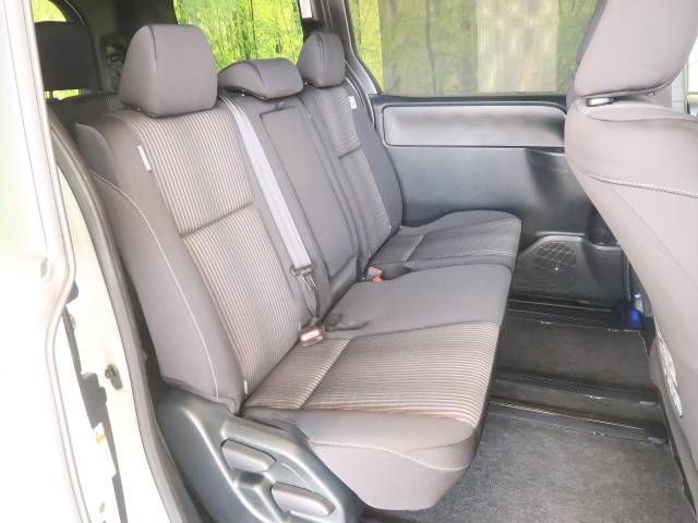 Toyota VOXY 2018-02 13485-10