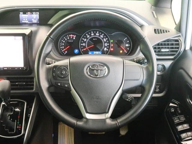 Toyota VOXY 2018-02 13485-13