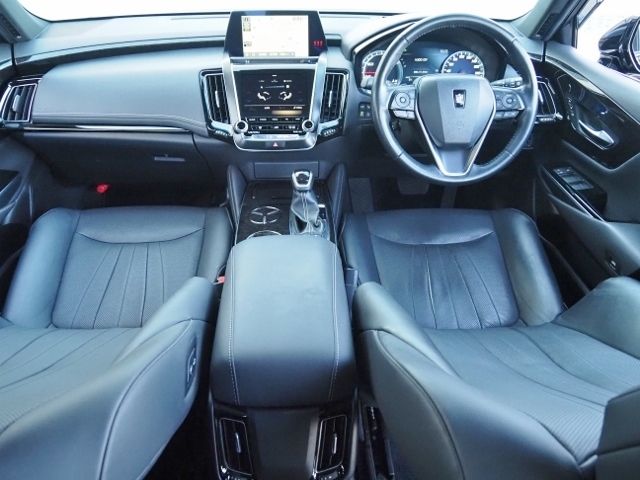 Toyota CROWN SEDAN 2019-01 181565-9