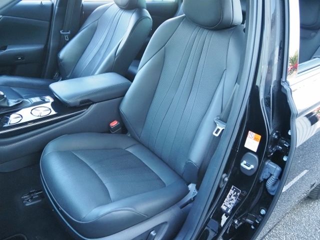 Toyota CROWN SEDAN 2019-01 181565-11