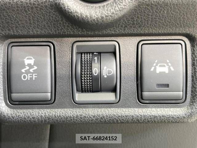 Nissan NOTE 2018-06 365486-8