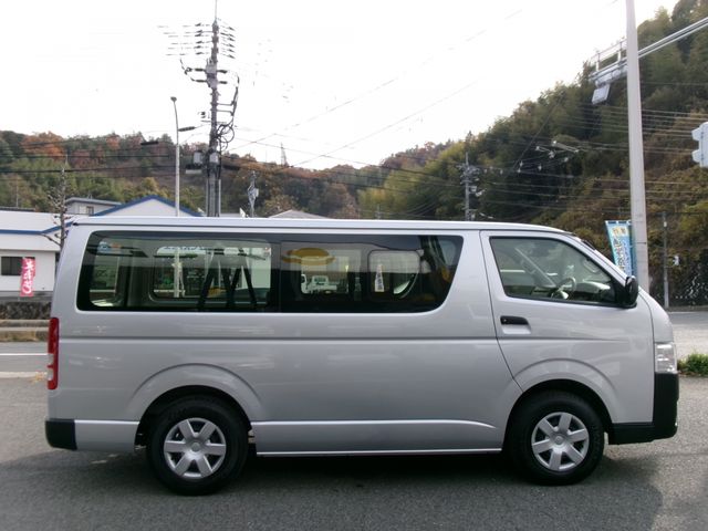 Toyota HIACE VAN 2018-12 181350-11