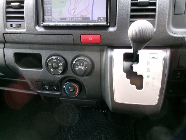 Toyota HIACE VAN 2018-12 181350-26