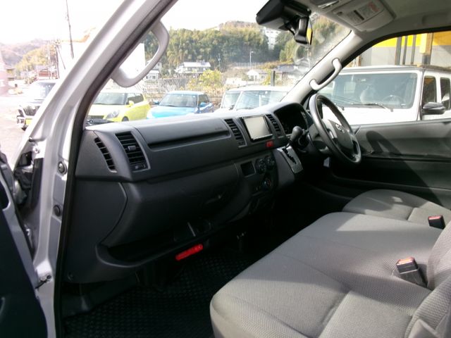 Toyota HIACE VAN 2018-12 181350-17
