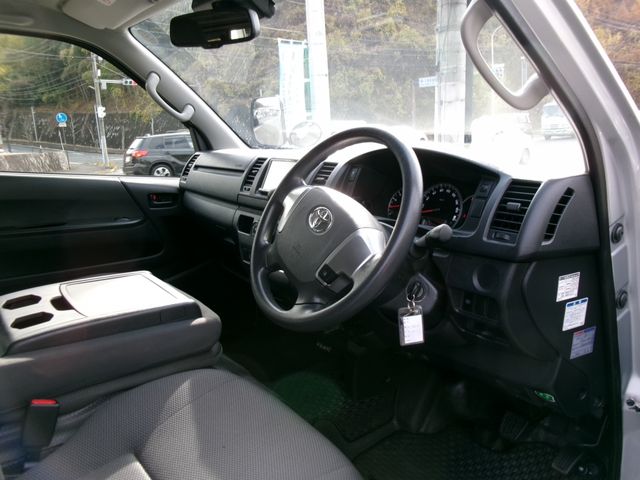 Toyota HIACE VAN 2018-12 181350-23