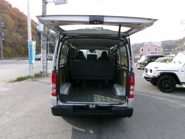 Toyota HIACE VAN 2018-12 181350-7