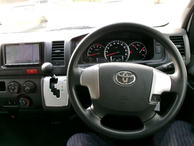 Toyota HIACE VAN 2018-12 181350-1