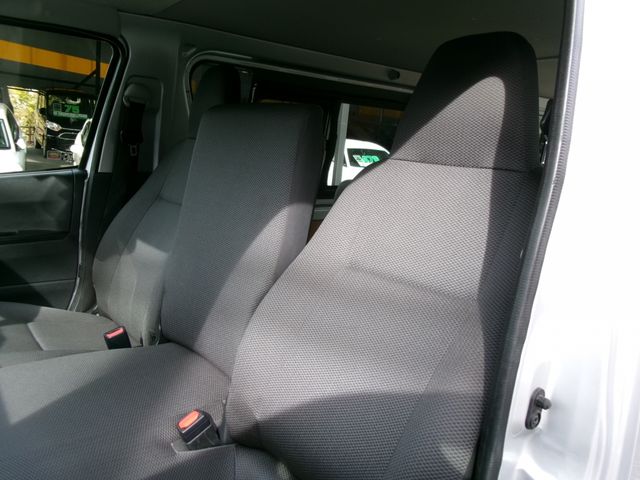 Toyota HIACE VAN 2018-12 181350-18