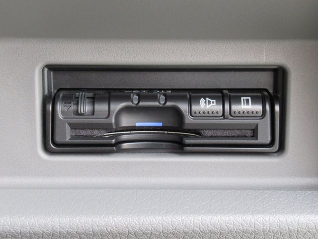 Nissan NV350 Caravan 2017-08 194024-13